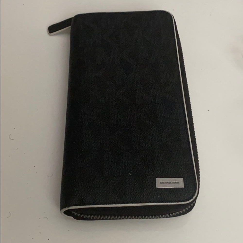 Michael Kors men travel wallet